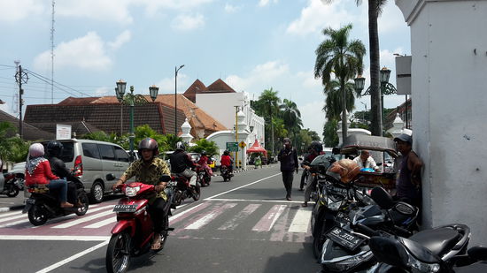 Straßenbild am Sultanspalast.