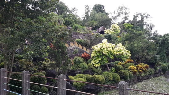 Der Gambira Loka Zoo ist schön angelegt und bietet immer wieder Motive für Selfies.