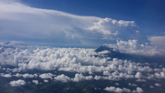 .... hat mich so fasziniert, dass ich euch dieses auch noch zeig. Im Hintergrund noch ein Berg.