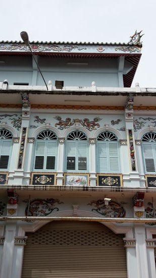 Hinterhof bei einem Chinesischen Tempel in Phuket old Town.