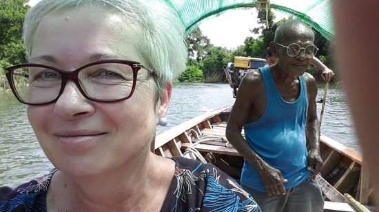 Der Opa ist 84 und kann noch super im Boot klettern und Wasser schippen.