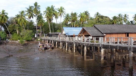 Pier für das Public boot in Ko Phra Tong.