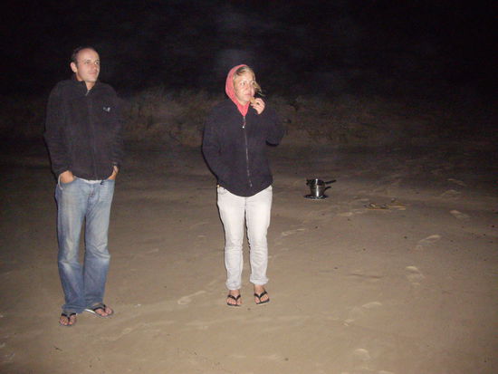 Stephan und Andrea am Strand schauen