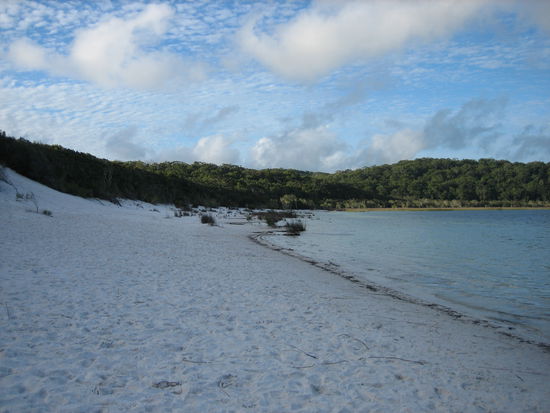 Lake Birrabeen mit einer der schoensten auf Fraser Island