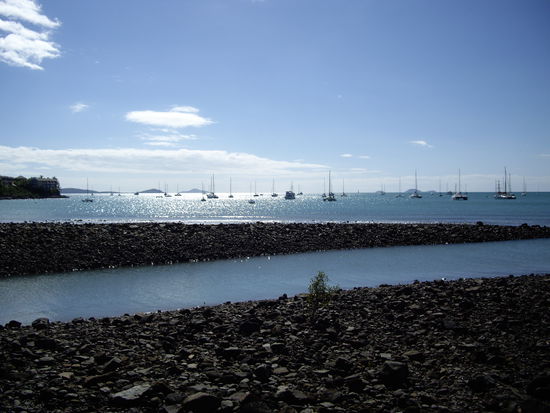 Airlie Beach Aussicht von der Strandpromenade