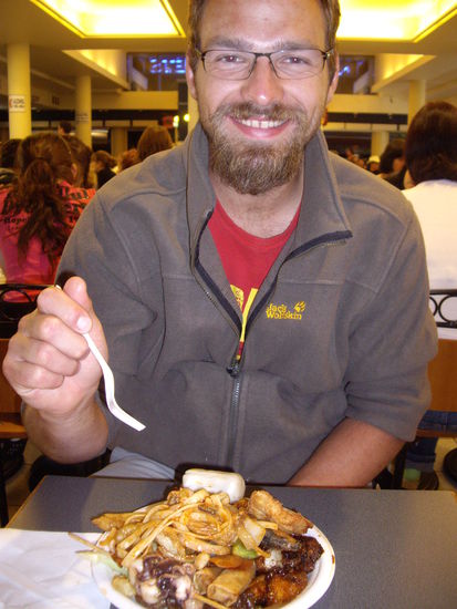 12$ all you can eat (alles was auf den Teller passt)
seht ihr die Tintenfische-lecker! 