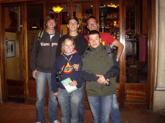 Letzter Abend in Sydney nach einem Restaurant Besuch (sehr gutes Steak) 
aehm meine Hand ist das nicht!?! 