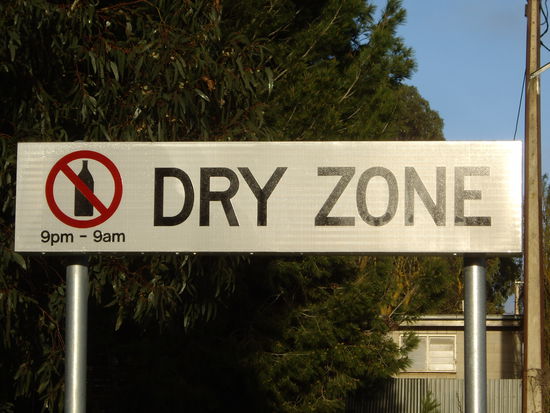 das gibts in Australien immer wiedermal von 9abends bis 9morgens kein Alkohol