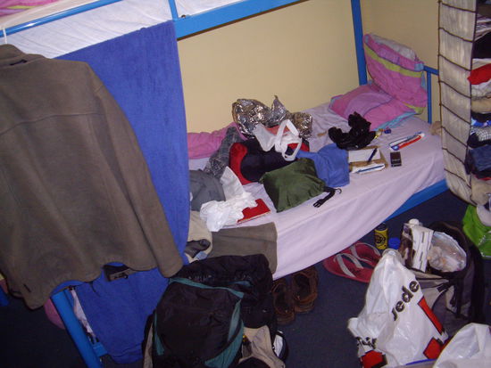 mein Jungesellenbett, aber keine Angst ich habe erstens mein Maeuschen daheim und zweitens war ich gerade beim packen