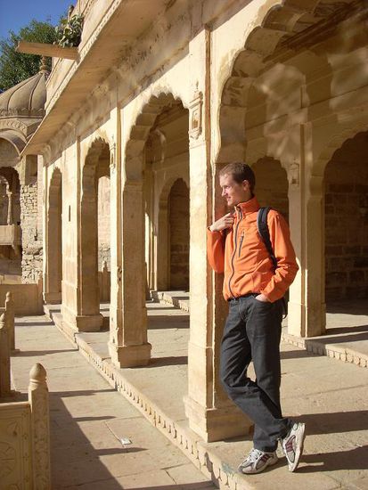 In Jaisalmer mit seinem golden Sandstein.
Frueh morgens ist es noch empfindlich kalt.
