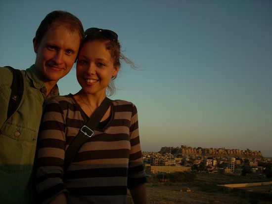 Sonnenuntergang und Blick auf das Jaisalmer Fort.