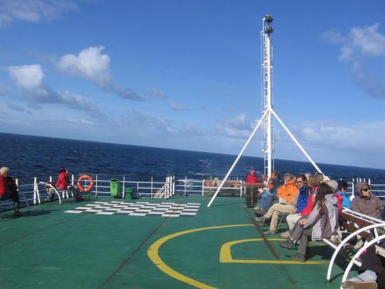Das Schiff stand doch ziemlich schraeg in den Pazifikwellen, obwohl das Bild hier schon bei ziemlich ruhiger See enstand...
