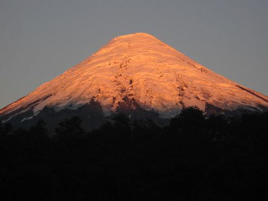 Der Osorno im Morgenrot, fotografiert aus dem Schlafsack