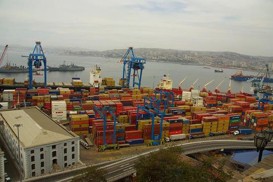 Der Hafen mit der Bucht von Valparaiso