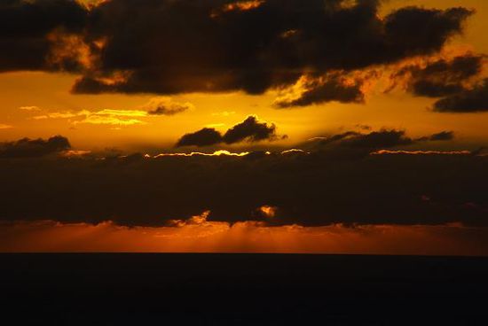 Hier ist die Sonne leider in Wolken, wir durften auch einen ohne erleben, waren aber zu fasziniert um Fotos zu machen