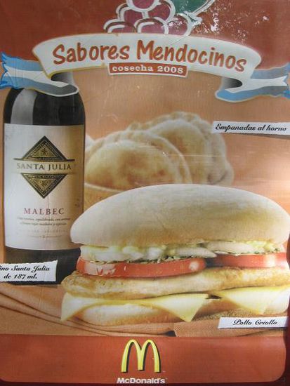 Das gibts wirklich nur in Mendoza: Wein beim MacDonalds, und schaut mal wie der heisst!