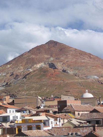 Der Cerro Rico ueber Potosí