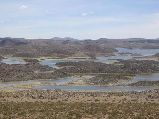 Die Lagunen Cotacotani auf dem Weg zur Lagune Chungara