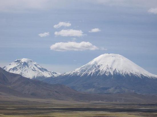 Und da sind sie: Pomerape links und Parinacota rechts