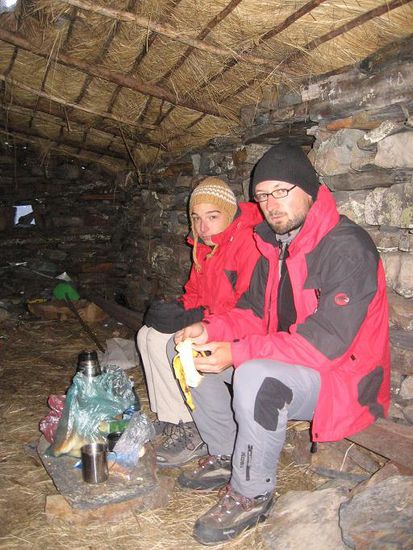 Fruehstueck in einem Unterschlupf, da wars ein wenig waermer