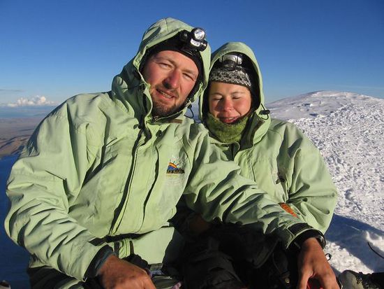 Man sieht uns die Anstrengung an. Es gibt leider kein anderes Fotos von uns zwei, weil bei -10 Grad die Akkus der Kamera den Geist aufgaben