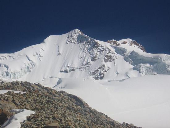 Am rechten (hoeheren) Gipfel waren wir oben, auf die Gipfel links fuehrt die schwierige Franzosenroute