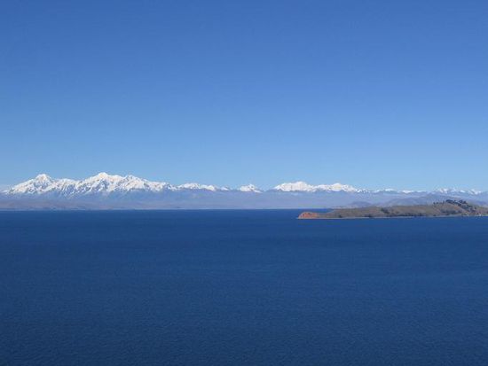 Ausblick auf die Cordillera Real, im Vordergrund die Isla de la Luna