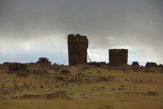 Die Grabtuerme von Sillustani, leider bei schlechtem Wetter