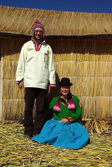 Wir wurden auch in die Uros-typische Tracht gesteckt ...