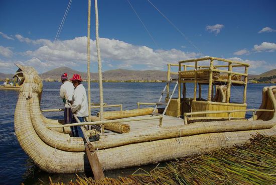 Mit diesem Totoraschilfboot wurden wir auch ein wenig am See herumgeschippert.