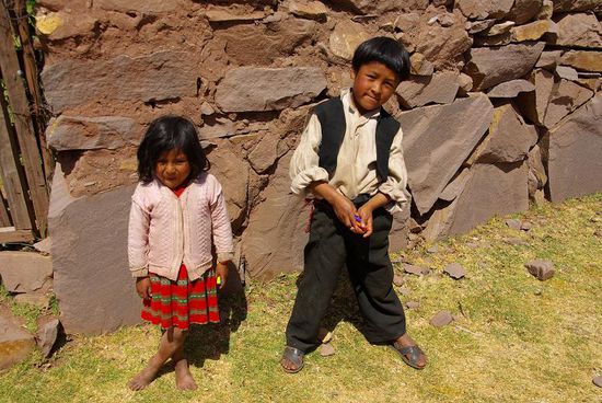 Diesmal waren wir klueger und brachten Malstifte als Geschenk fuer die Kleinsten mit.