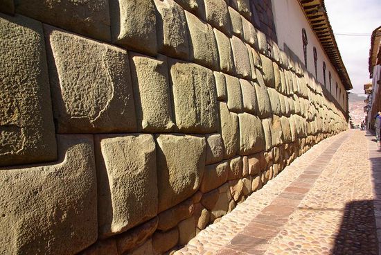 Die Strasse Hatunrumiyoc, was auf Quechua "Grosser Stein" bedeutet