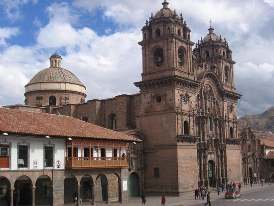 ... und die Kathedrale. Hier haengt ein Bild vom letzten Abendmahl, wo Meerschweinchen serviert wurde 