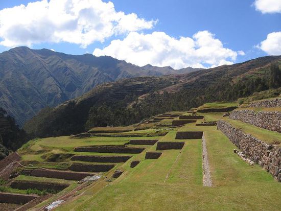 Die Terrassenanlagen bei der ehemaligen Festung in Chinchero