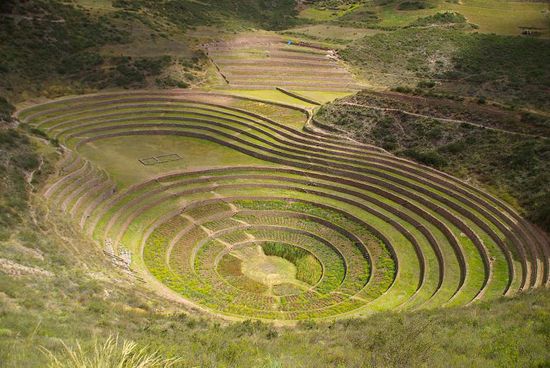 Die kreisfoermigen Terrassen in Moray. In der kleinsten unten ist es am waermsten.