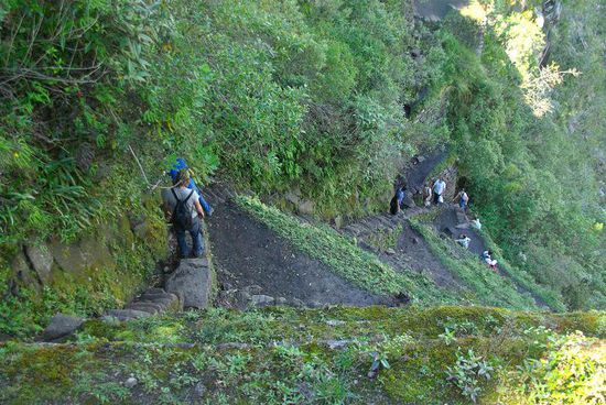 Steile Stufen, und viele Leute