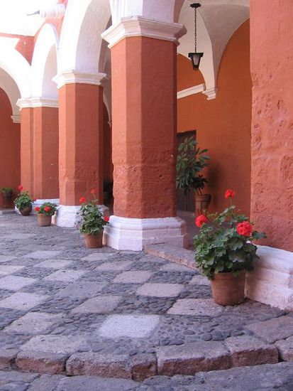 Sehr schoen waren auch die Blumen im Kloster.