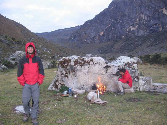 ... deshalb machen wir uns unser eigenes kleines Feuer zum Abendessen