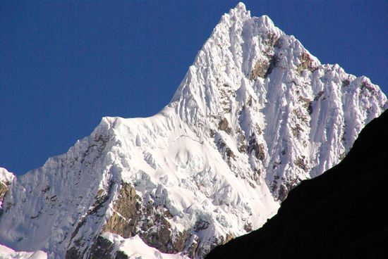 Der Alpamayo im Morgenlicht