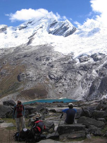 Am Pass, unten sieht man die Lagune Taullicocha