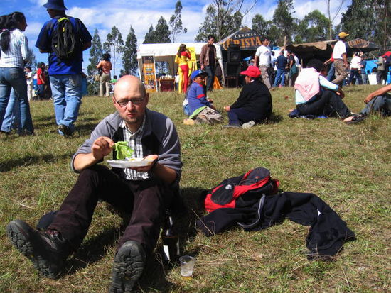 Zeltfest auf peruanisch... Statt Brathühnchen und Bier gibts hier knuspriges Meerschweinchen und Chicha.
