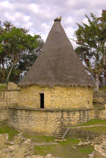 Und so haben die Häuser damals ausgesehen. Dieses hier wurde restauriert.
