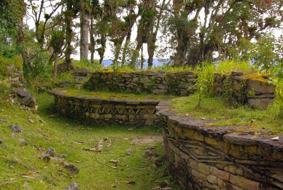 Vieles ist noch ziemlich zugewachsen, was dem Ganzen eine mystische Stimmung verleiht