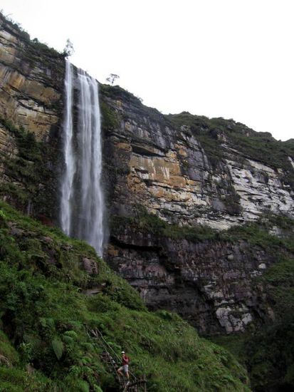 Der obere Teil des Wasserfalls. Unten auf der Leiter steht Mathias.