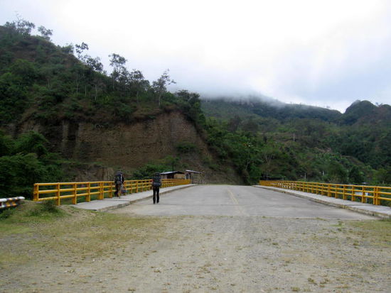 Der Rio Blanco trennt Peru von Ecuador. Vor ein paar Jahren konnte man ihn nur mit einem Floß überqueren. Heute gibts eine Brücke.