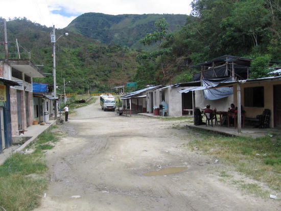 Und so siehts dann auf der ecuadorianischen Seite aus. Hier gibts noch weniger als in Peru, man kann sich nicht mal was zu essen kaufen.