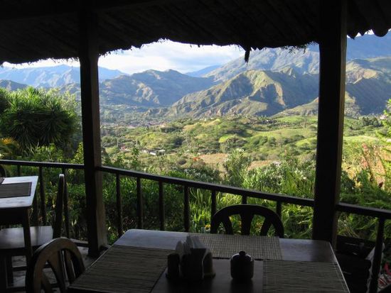 Die Terrasse des Hostals bot einen spektakulären Ausblick. Auch das Essen hier war einfach genial. Dank der deutschen Besitzer gibts sogar Käsespätzle und Weißbier...