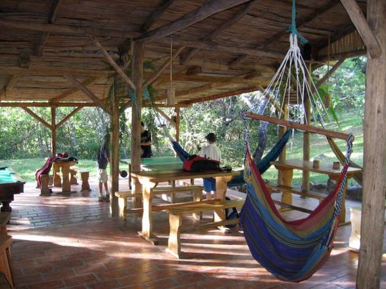 und hier die Bar inklusive Billiardtisch