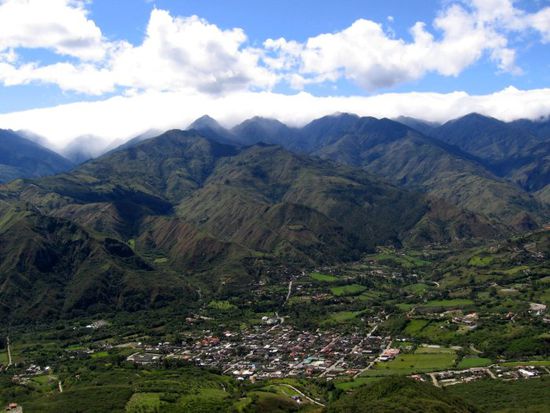 Der Ort liegt in einem wunderschönen Tal...