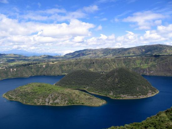 Die Laguna Cuicocha, ein alter Kratersee